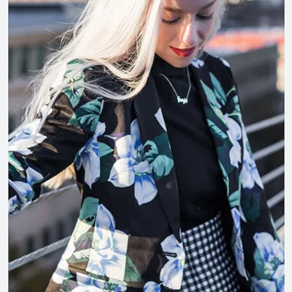 Banana Republic Jackets & Blazers - Banana Republic Chelsea Floral Tropical Blazer